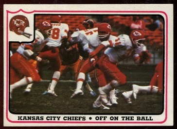 Kansas City Chiefs - Off on the Ball 1976 Fleer Team Action football card